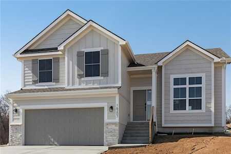 16207 Magnus St Parkville, MO 64152