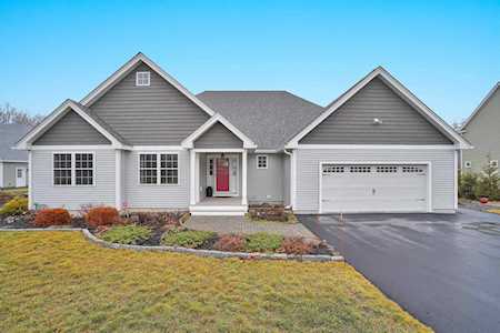 27 Aspen Dr Pelham, NH 03076