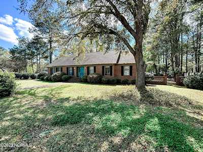 909 Gilchrist Street Laurinburg, NC 28352
