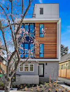 4122 Densmore Ave N Seattle, WA 98103