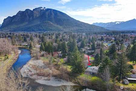 925 Riverside Dr SE North Bend, WA 98045