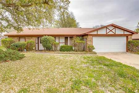 308 Overcrest Drive Benbrook, TX 76126