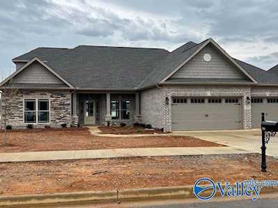 7601 Flint Crossing Circle Owens Cross Roads, AL 35763
