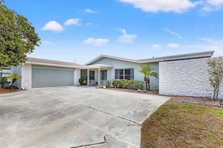 9519 Commodore Dr Seminole, FL 33776