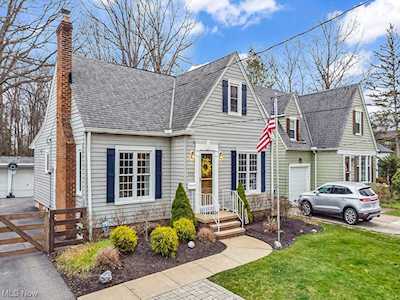 539 Upland Rd Bay Village, OH 44140