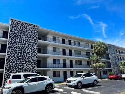 4906 Victoria Dr #303 Cape Coral, FL 33904