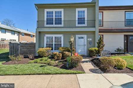 6041 Billingsgate Ln Centreville, VA 20120