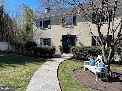 6214 Randall Ct Alexandria, VA 22307