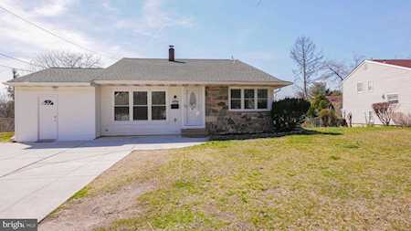 1609 S Bowling Green Dr Cherry Hill, NJ 08003