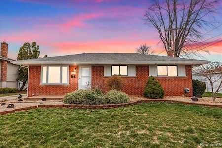 2548 Treadwell St Westland, MI 48186