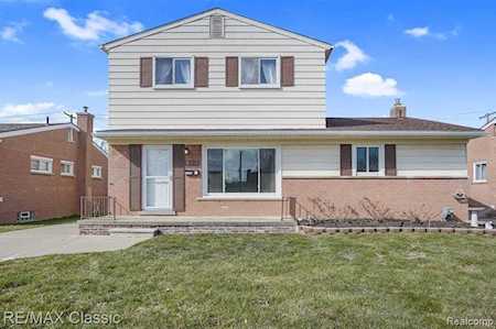 31714 Conway Dr Westland, MI 48185