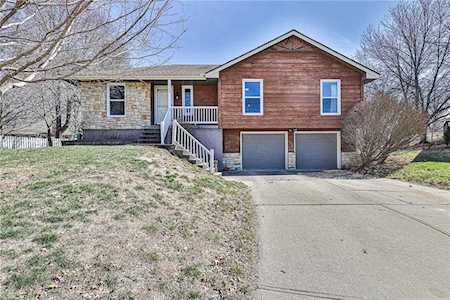 1100 SW Breckenridge Ct Blue Springs, MO 64015