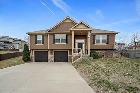 2210 NE Treetop Dr Blue Springs, MO 64029