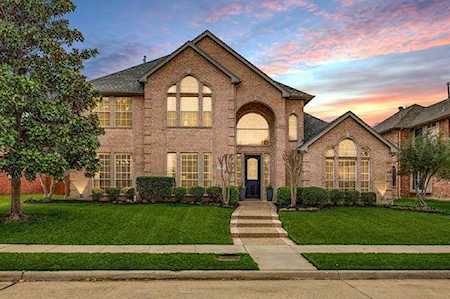 1437 Parkwood Drive Carrollton, TX 75007
