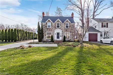 467 Columbia Rd Bay Village, OH 44140