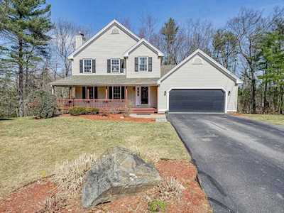 12 Marblehead Dr Nashua, NH 03063