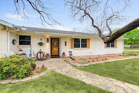 900 Springdale Road Bedford, TX 76021