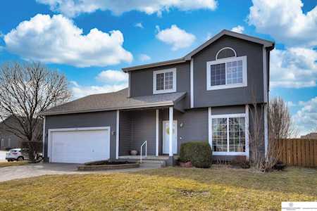 1001 Valleyview Dr Papillion, NE 68046