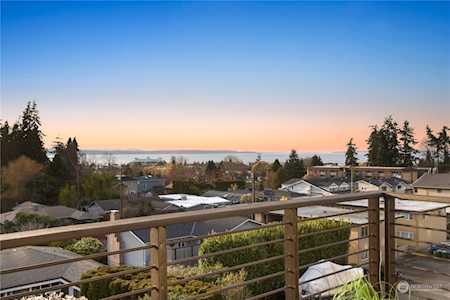 654 5th Ave S #402 Edmonds, WA 98020