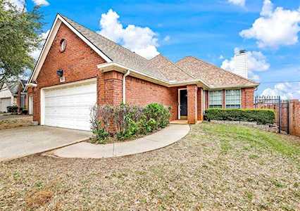 600 Ashbrook Court Euless, TX 76039
