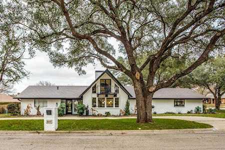 4213 Winding Way Benbrook, TX 76126