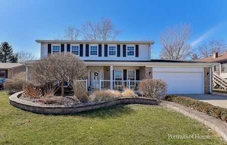 7S600 Lynn Dr Naperville, IL 60540