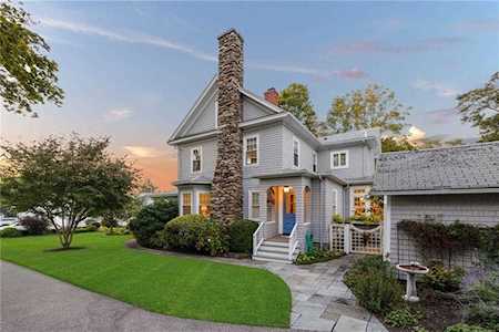 74 Caswell St Narragansett, RI 02882