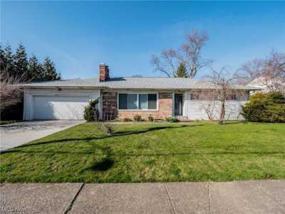 18768 Rocky River Oval Rocky River, OH 44116