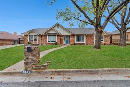 Oak Creek Estates Homes for Sale in Southwest Central Arlington Texas