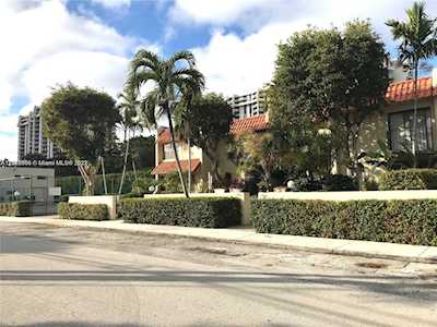 1517 NE 105th St #1-3 Miami Shores, FL 33138