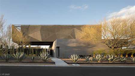 20 Soaring Bird Ct Las Vegas, NV 89135