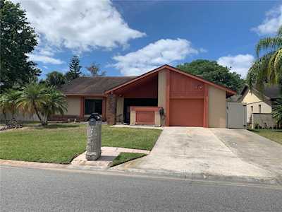 31 S Flag Dr Kissimmee, FL 34759