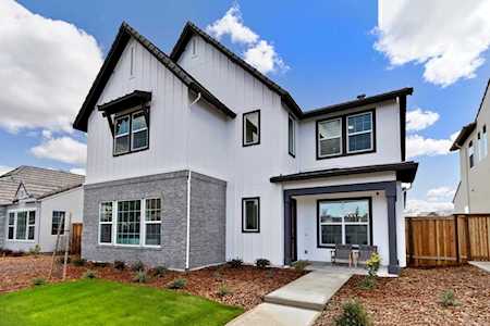 2377 Bronze Star Way Sacramento, CA 95818
