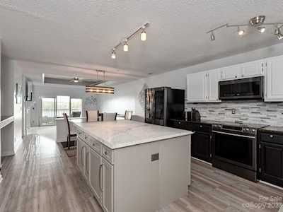 9709 Emerald Point Dr Charlotte, NC 28278