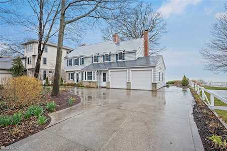 31632 Lake Rd Bay Village, OH 44140
