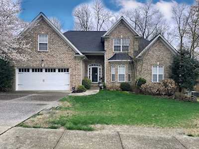 1076 Mansker Farm Blvd Hendersonville, TN 37075