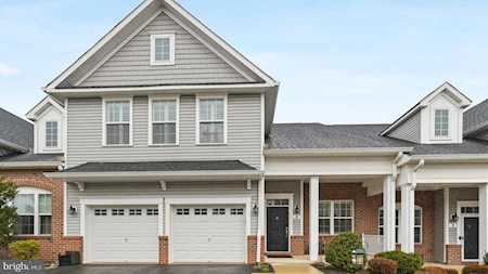 5 Tucker Way Pennington, NJ 08534