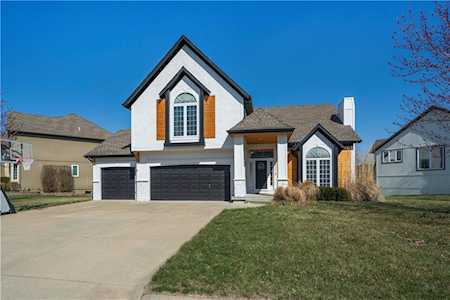 5952 NE Parks View Place Lee's Summit, MO 64064
