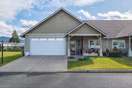 725 SW Kinsington Ct Grants Pass, OR 97526