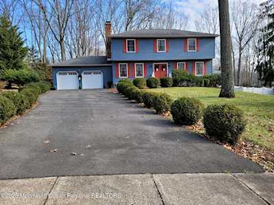 4 Manalapan Woods Dr Englishtown, NJ 07726