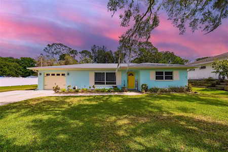 713 Shore Dr E Oldsmar, FL 34677