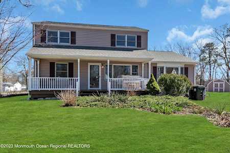26 Hemlock Rd Howell, NJ 07731