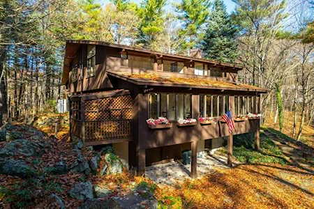 12 Bay Path Dr Boylston, MA 01505