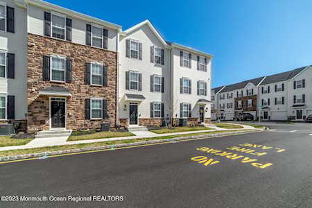 307 Discovery Rd Brick, NJ 08723