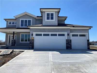 2700 NE Amanda Ln Blue Springs, MO 64029