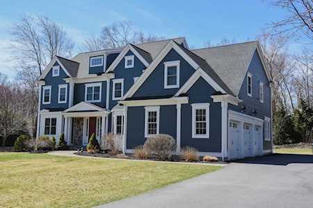 4 Greenleaf Farms Circle Shrewsbury, MA 01545