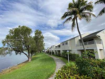 3413 NW 44th St #207 Oakland Park, FL 33309
