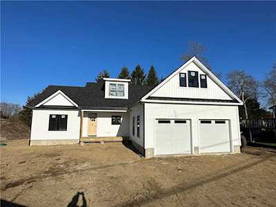 19 Fishing Cove Rd North Kingstown, RI 02852