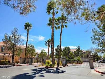 8452 Boseck Dr #233 Las Vegas, NV 89145