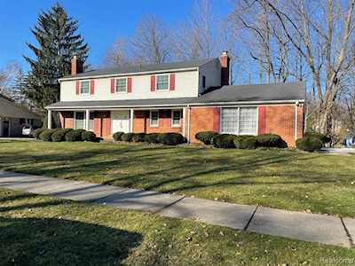 44547 Charnwood Dr Plymouth Twp, MI 48170